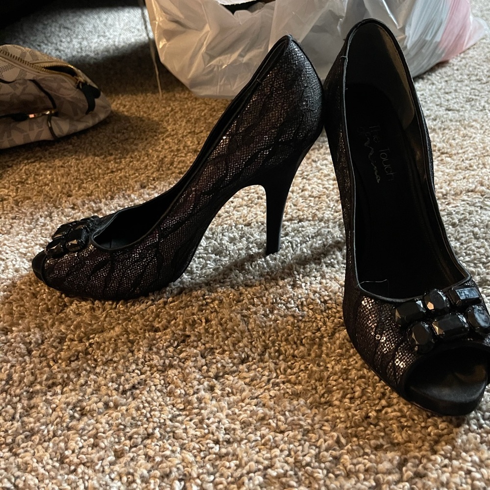 Heels - Picture 3 of 3